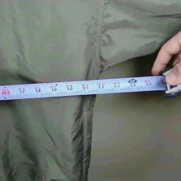 Men's Large Columbia Golf Windbreaker - Pullover Style - Zipper Pockets - Picture 9 of 9